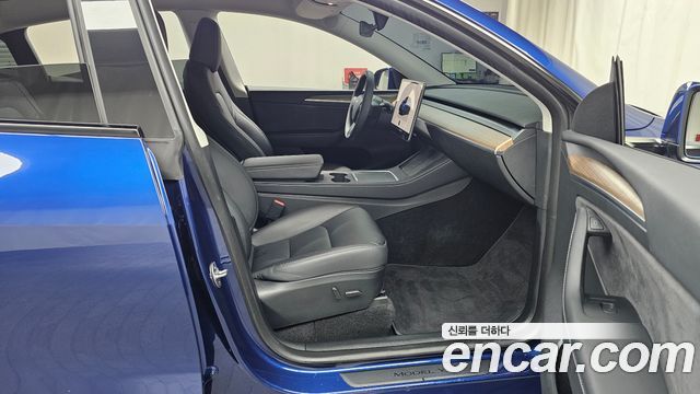 Tesla Model Y 2025 — photo 16