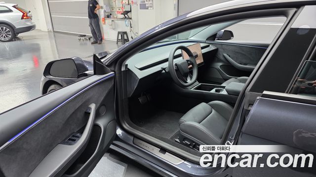 Tesla Model 3 2026 — photo 13