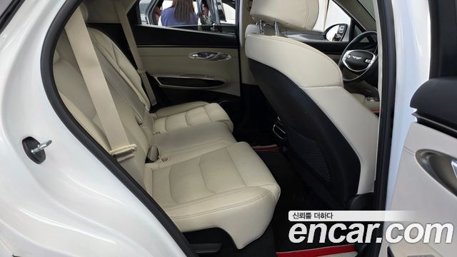 Genesis GV70 2022 — photo 17