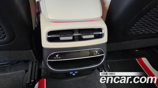 Genesis GV70 2022 — photo 24