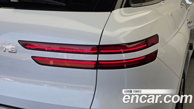 Genesis GV70 2022 — photo 9
