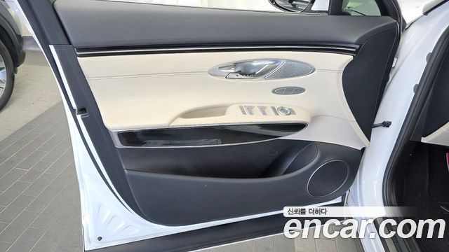 Genesis GV70 2022 — photo 14