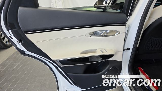 Genesis GV70 2022 — photo 15