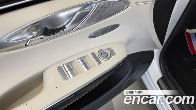 Genesis GV70 2022 — photo 28