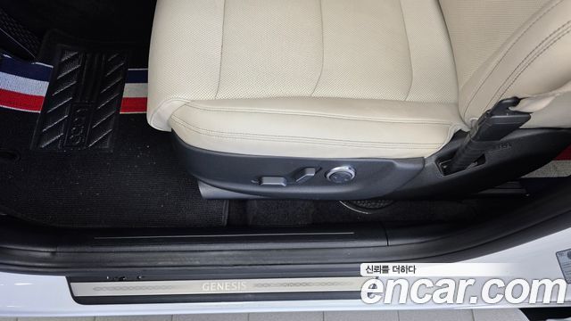 Genesis GV70 2022 — photo 31