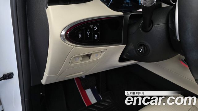 Genesis GV70 2022 — photo 34