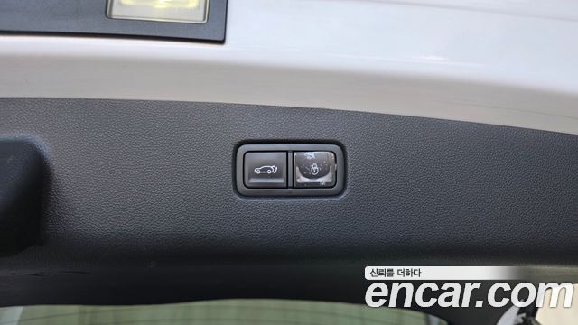 Genesis GV70 2022 — photo 36