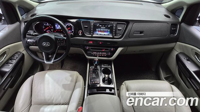 Kia Canival 2017 — photo 10