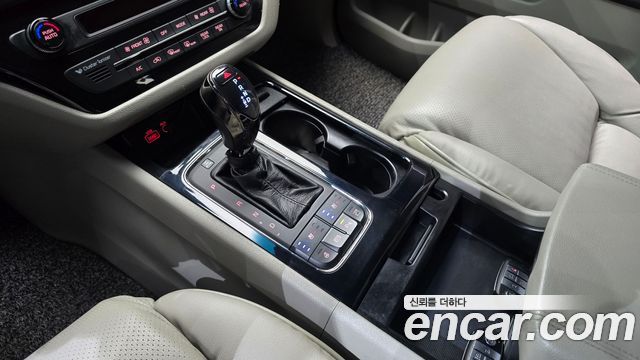 Kia Canival 2017 — photo 12