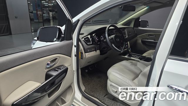 Kia Canival 2017 — photo 13