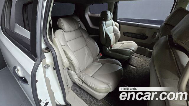 Kia Canival 2017 — photo 17