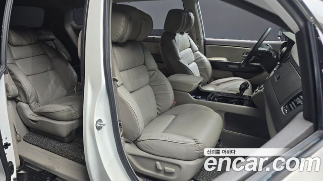 Kia Canival 2017 — photo 18
