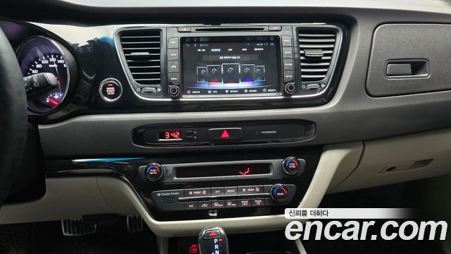 Kia Canival 2017 — photo 20