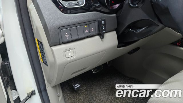 Kia Canival 2017 — photo 23