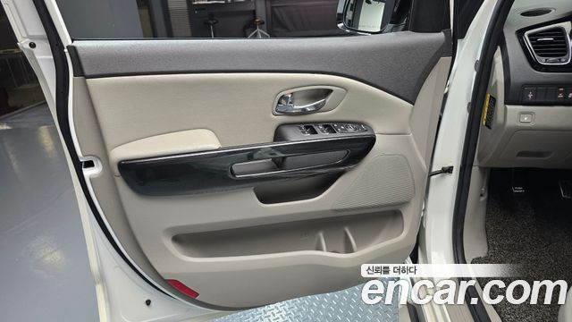 Kia Canival 2017 — photo 14