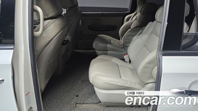 Kia Canival 2017 — photo 16