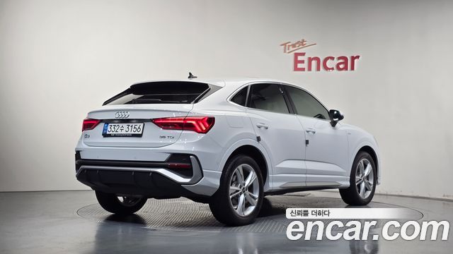 Audi Q3 2022 — photo 2