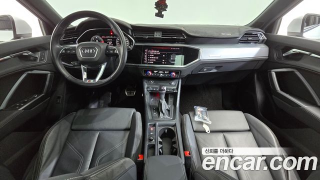 Audi Q3 2022 — photo 10