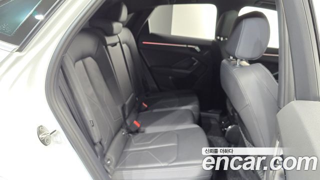 Audi Q3 2022 — photo 17