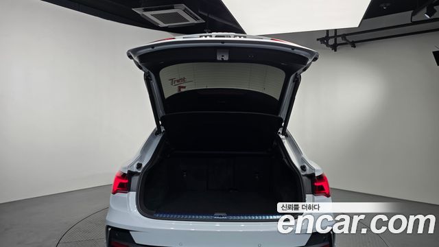 Audi Q3 2022 — photo 24