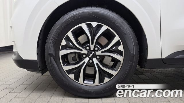 Kia Canival 2023 — photo 5