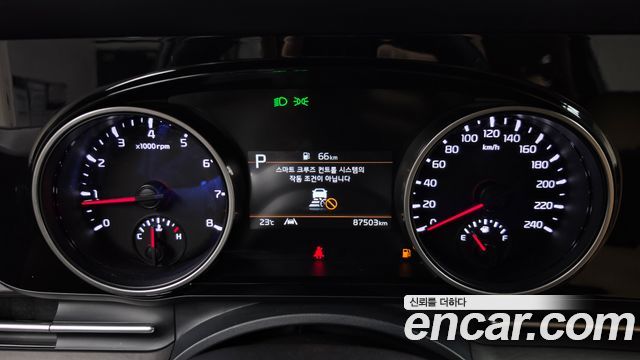 Kia Canival 2023 — photo 11