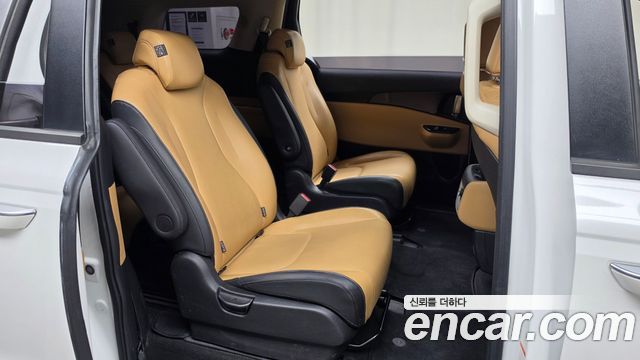 Kia Canival 2023 — photo 18
