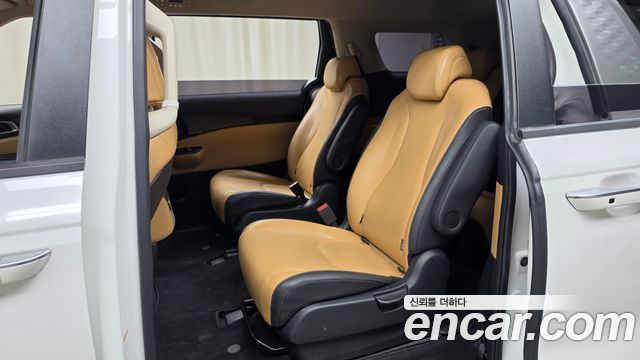 Kia Canival 2023 — photo 16