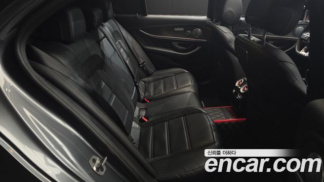 Mercedes-Benz E-Class 2019 — photo 11