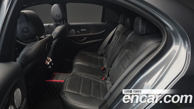 Mercedes-Benz E-Class 2019 — photo 12