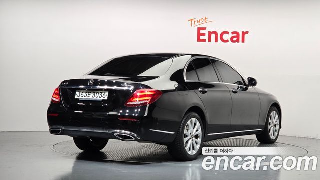 Mercedes-Benz E-Class 2020 — photo 2
