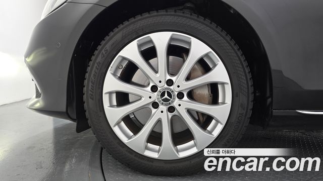 Mercedes-Benz E-Class 2020 — photo 5