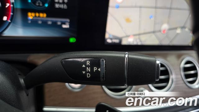 Mercedes-Benz E-Class 2020 — photo 9