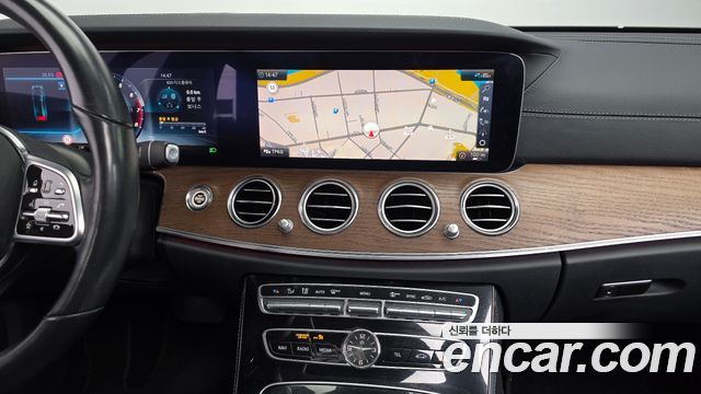 Mercedes-Benz E-Class 2020 — photo 13