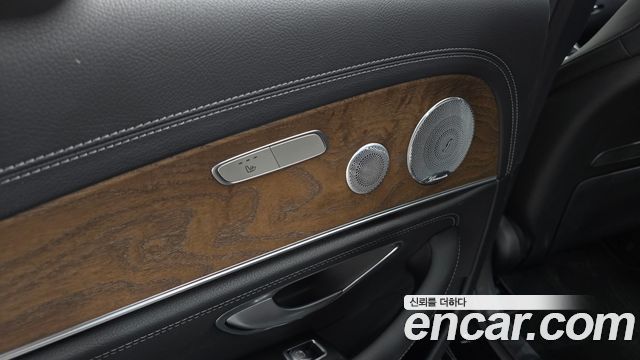 Mercedes-Benz E-Class 2020 — photo 18