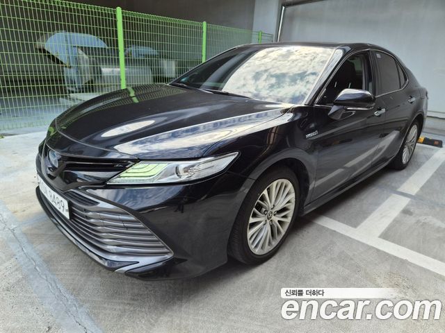 Toyota Camry 2019 — photo 2