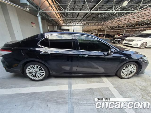 Toyota Camry 2019 — photo 9