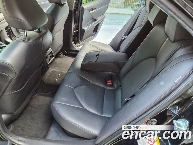 Toyota Camry 2019 — photo 10