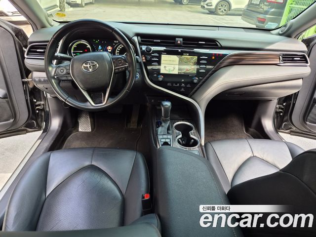 Toyota Camry 2019 — photo 11