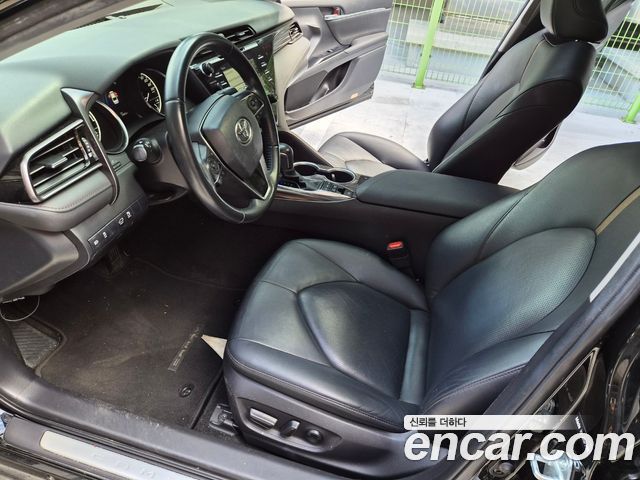 Toyota Camry 2019 — photo 12