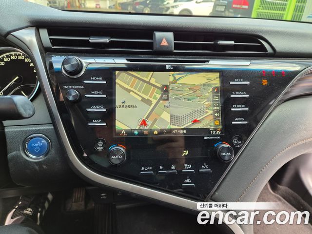 Toyota Camry 2019 — photo 16