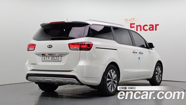 Kia Canival 2016 — photo 2