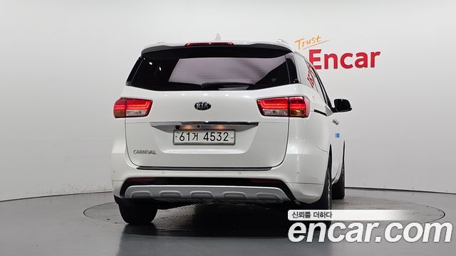 Kia Canival 2016 — photo 3
