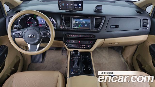 Kia Canival 2016 — photo 9