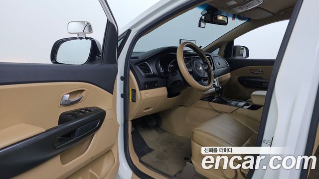 Kia Canival 2016 — photo 12