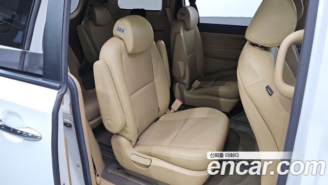 Kia Canival 2016 — photo 16