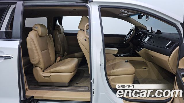 Kia Canival 2016 — photo 17