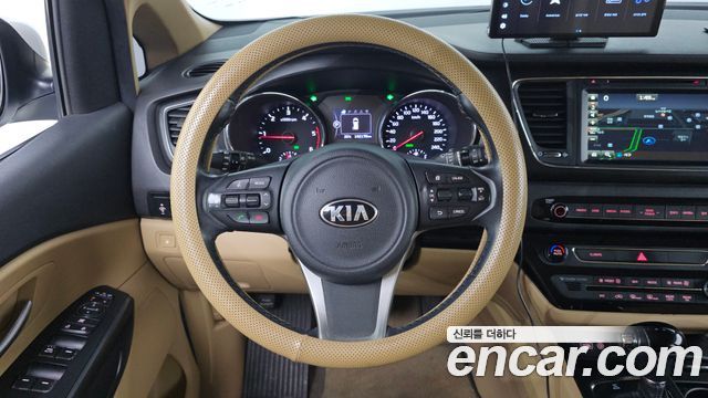 Kia Canival 2016 — photo 18