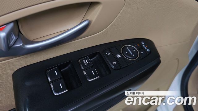 Kia Canival 2016 — photo 21
