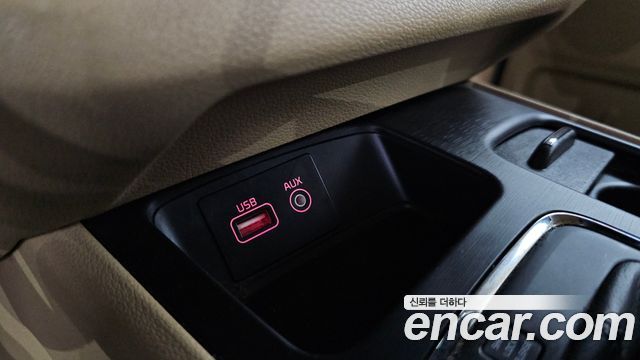 Kia Canival 2016 — photo 28